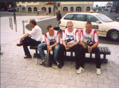 Ische, Mimi und Jonny vor dem Leipziger Hauptbahnhof